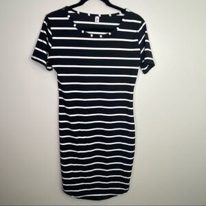 Black and‎ white stripped dress